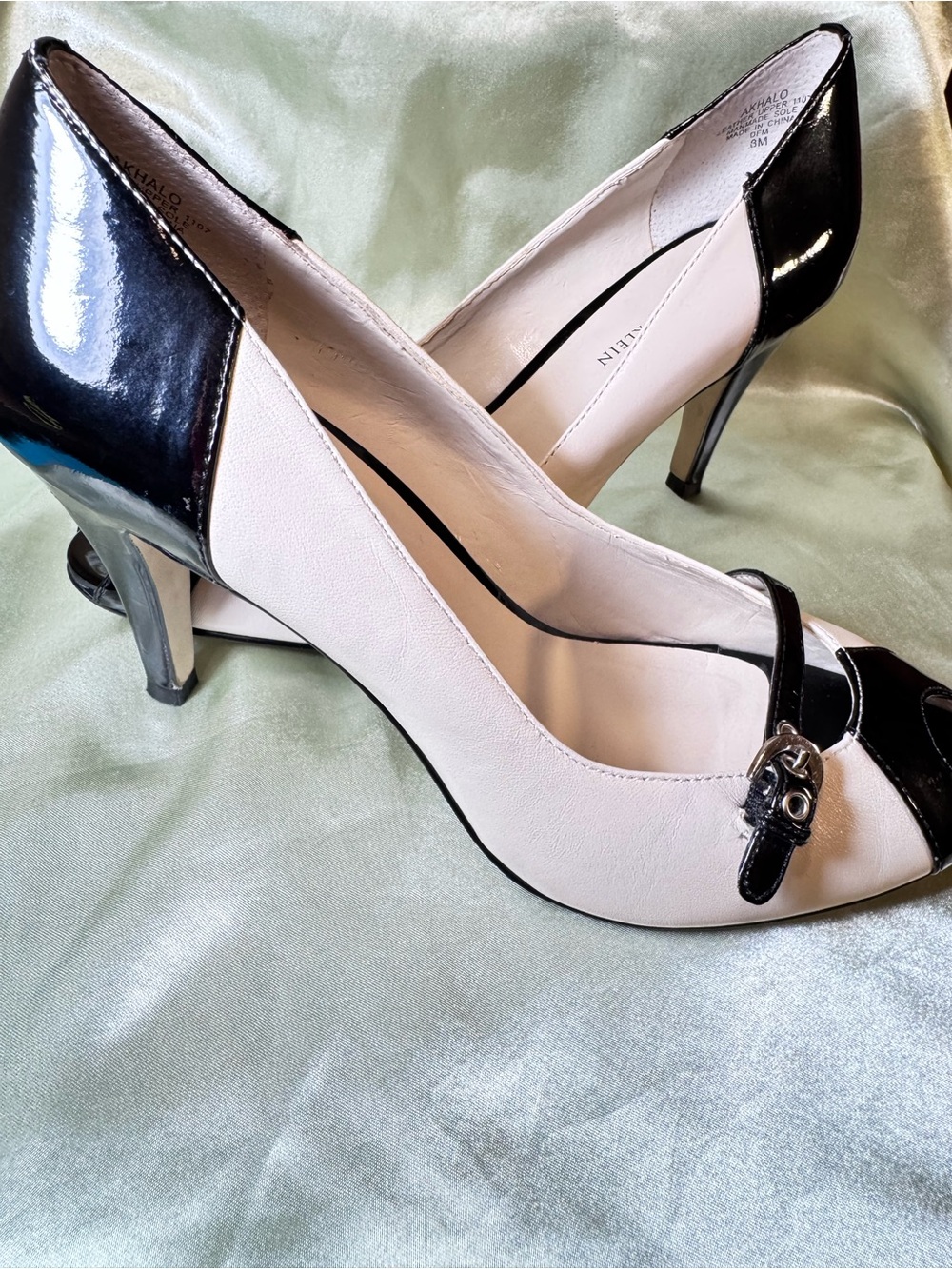 Anne Klein “Halo” Black and Cream Peep-Toe Pump Patent Leather Heels size 8